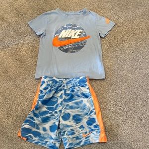 Nike outfit with T-shirt and basketball shorts size 4T